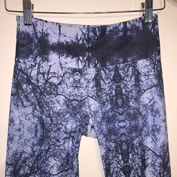 Onzie Edgar Print High Rise Capri Leggings, XS - Picture 4 of 10